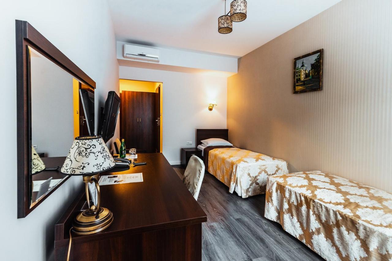 Hotel Dwor Dwikozy Exterior foto