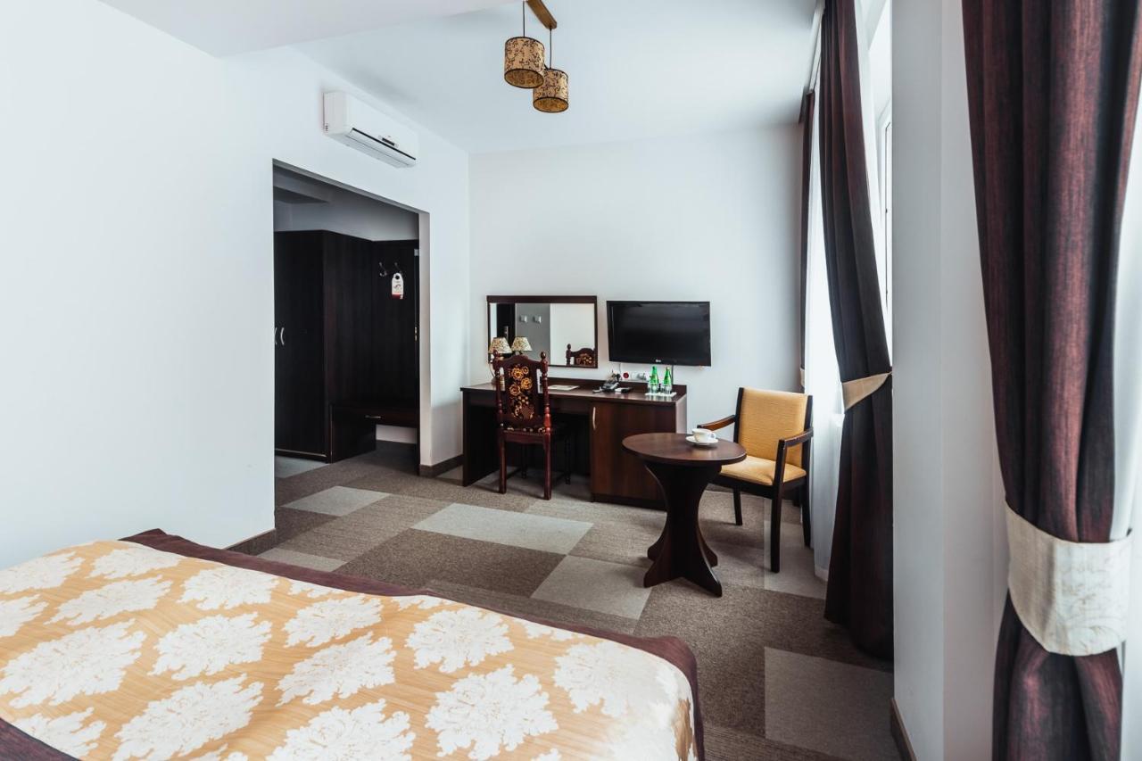 Hotel Dwor Dwikozy Exterior foto