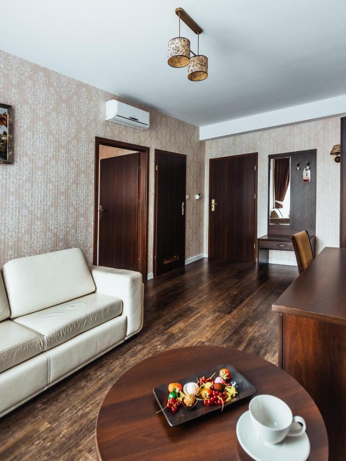 Hotel Dwor Dwikozy Exterior foto