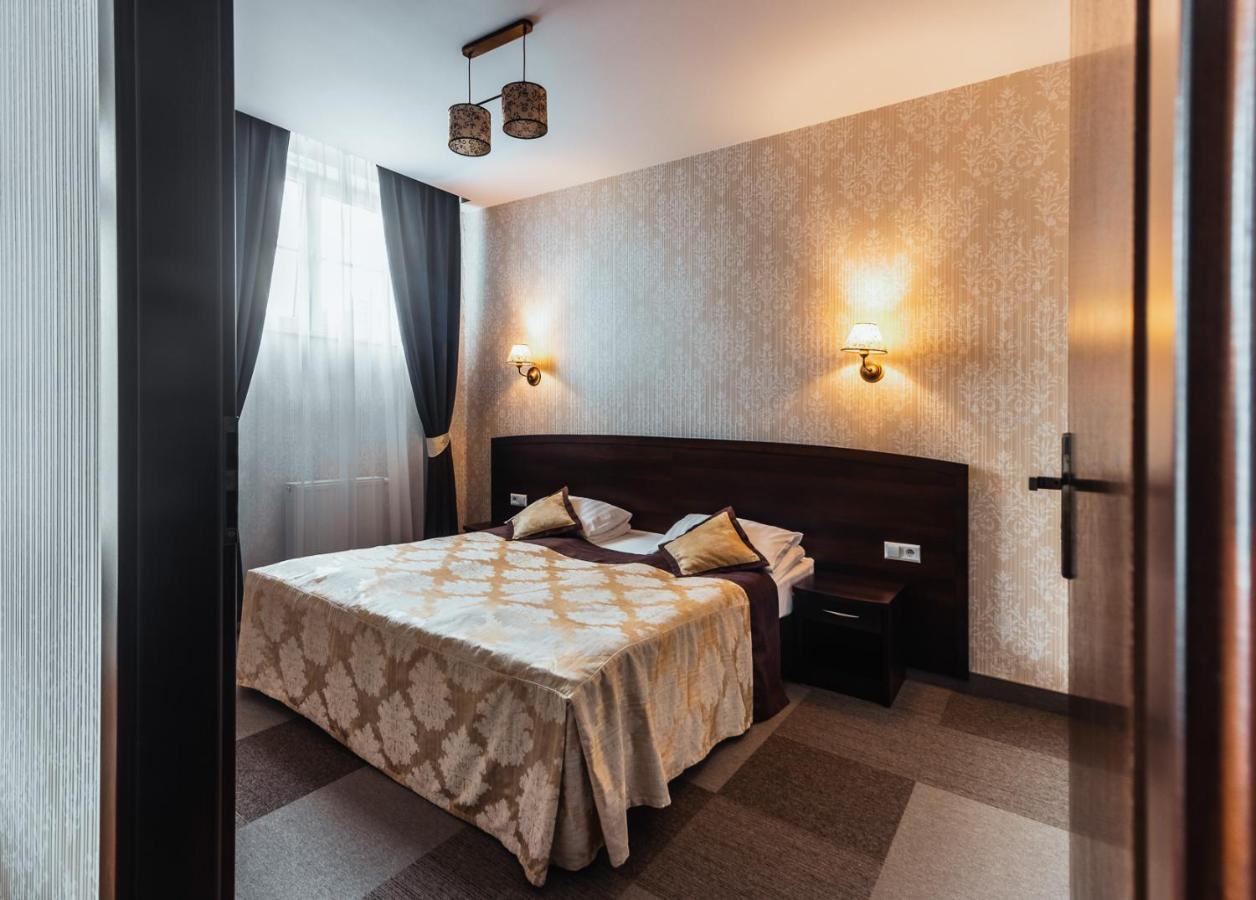 Hotel Dwor Dwikozy Exterior foto