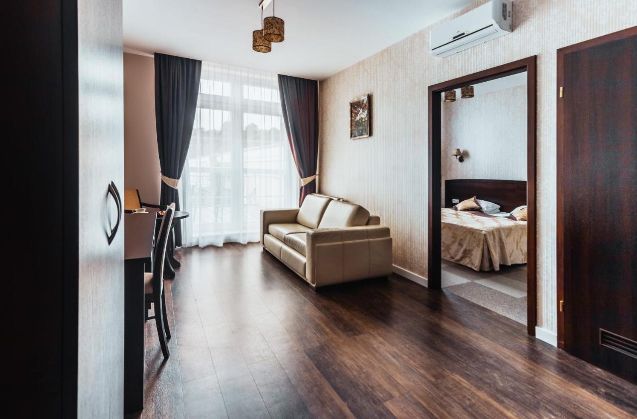 Hotel Dwor Dwikozy Exterior foto