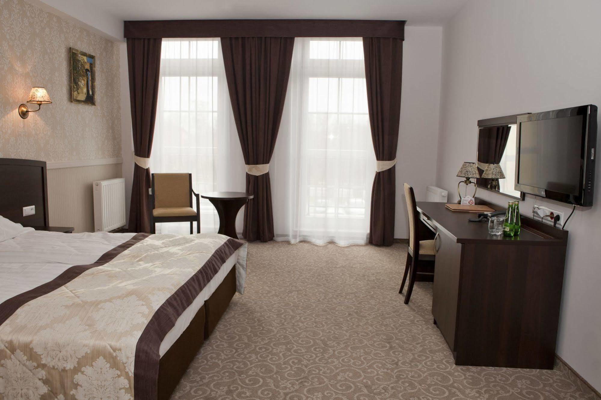 Hotel Dwor Dwikozy Exterior foto